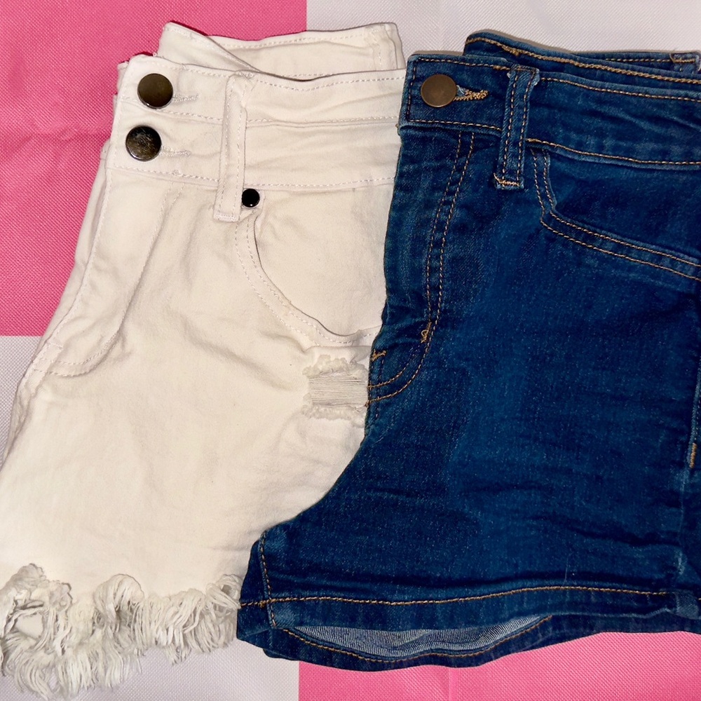 White Distressed Women Shorts size S
Dark denim mid high waisted shorts size 2